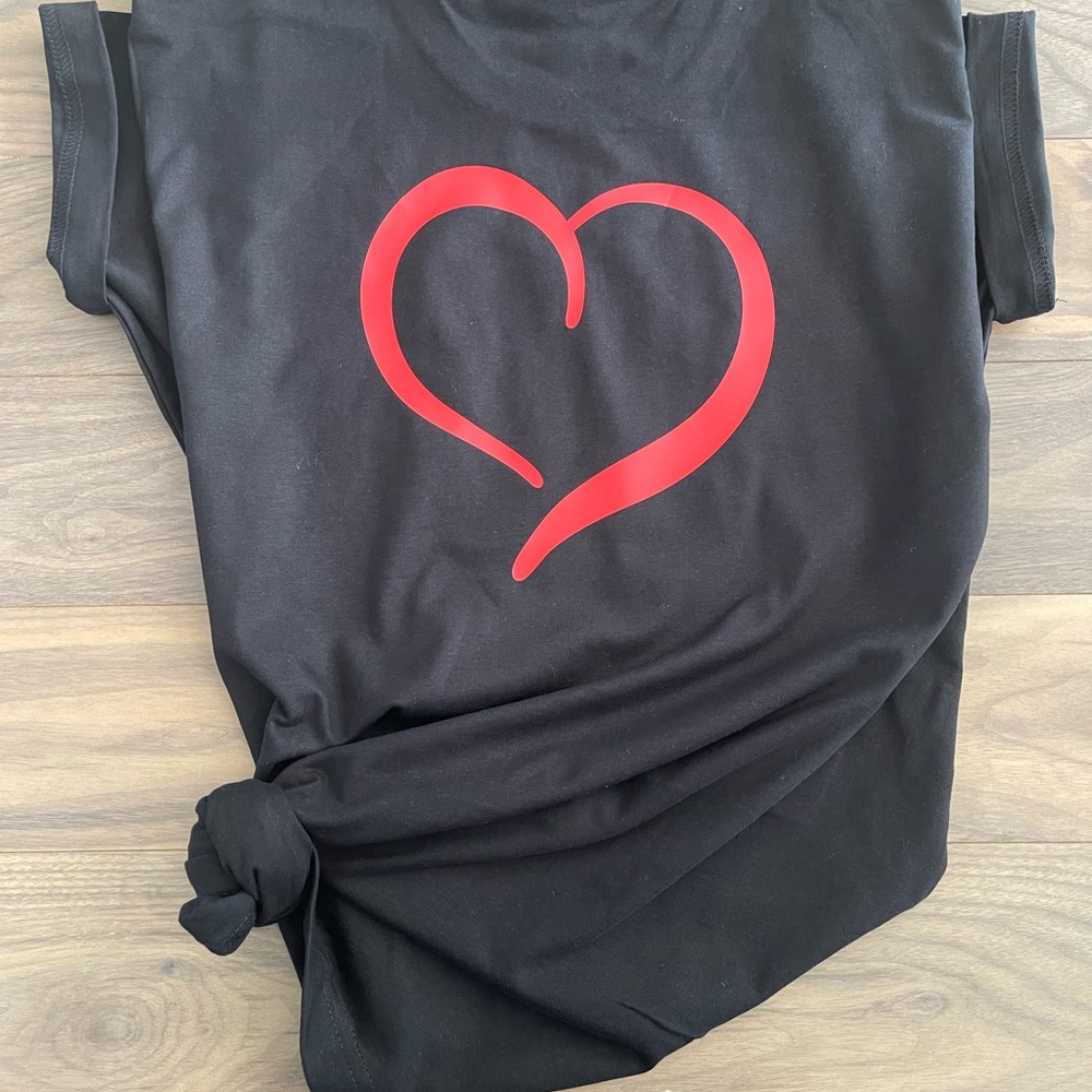 NWOT Got Love? T-Shirt - Picture 2 of 9